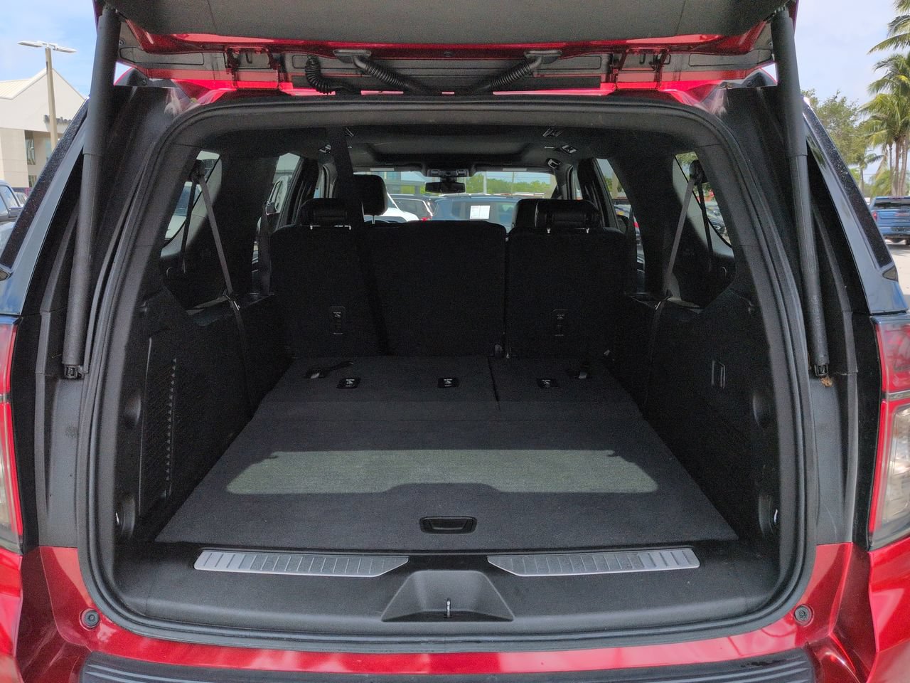 Used 2021 Chevrolet Suburban RST RWD image 13