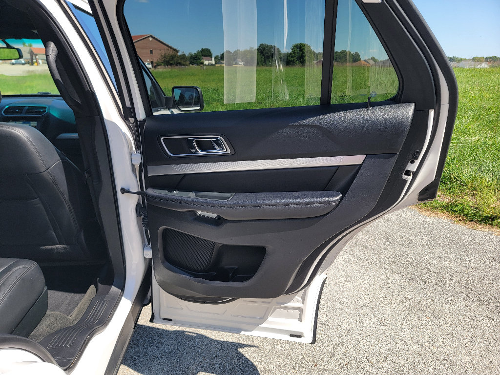 Used 2017 Ford Explorer XLT w/ Equipment Group 202A FWD image 32