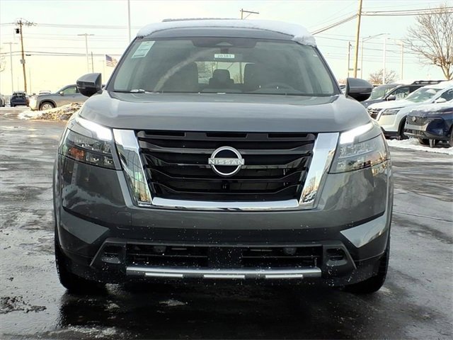 New 2025 Nissan Pathfinder SL image 2