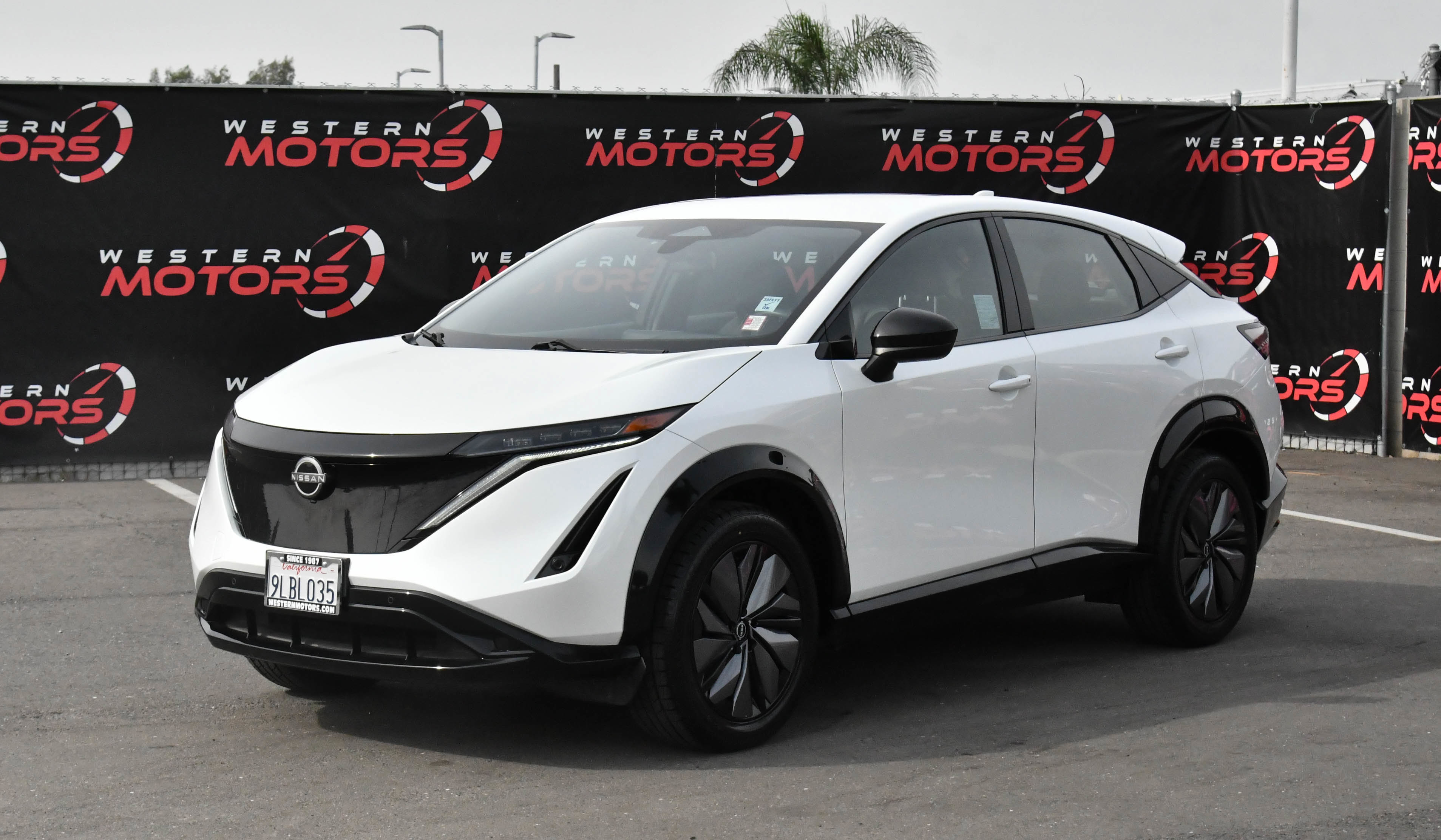 Used 2023 Nissan Ariya AWD image 3