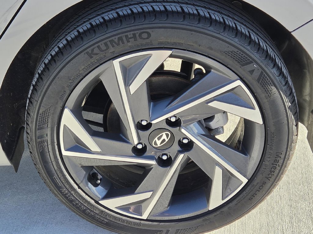 Used 2025 Hyundai Elantra Sport FWD image 42