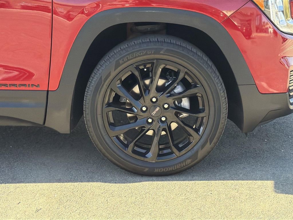 Used 2023 GMC Terrain SLE w/ Elevation Edition image 32