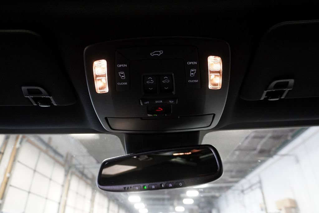 Used 2025 Toyota Sienna XSE image 31