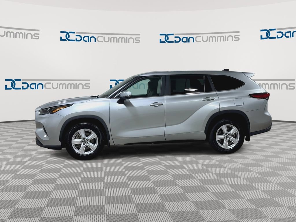 Used 2023 Toyota Highlander LE image 6