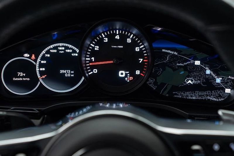 Used 2023 Porsche Cayenne Platinum Edition image 21