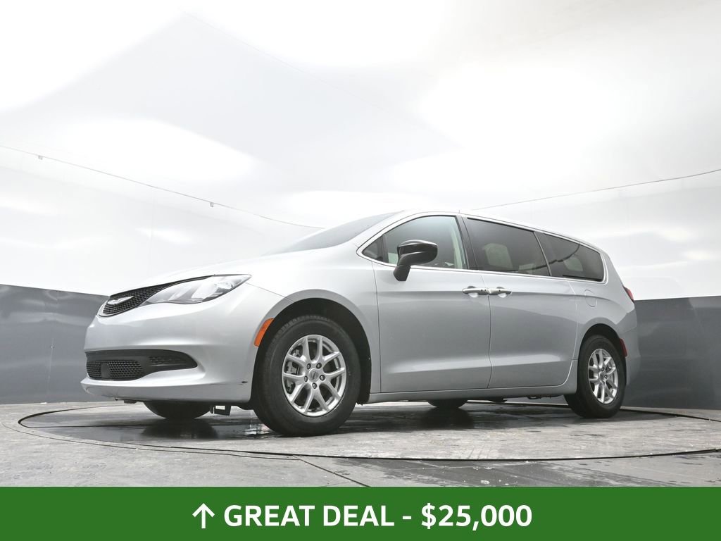 Used 2024 Chrysler Voyager LX image 53