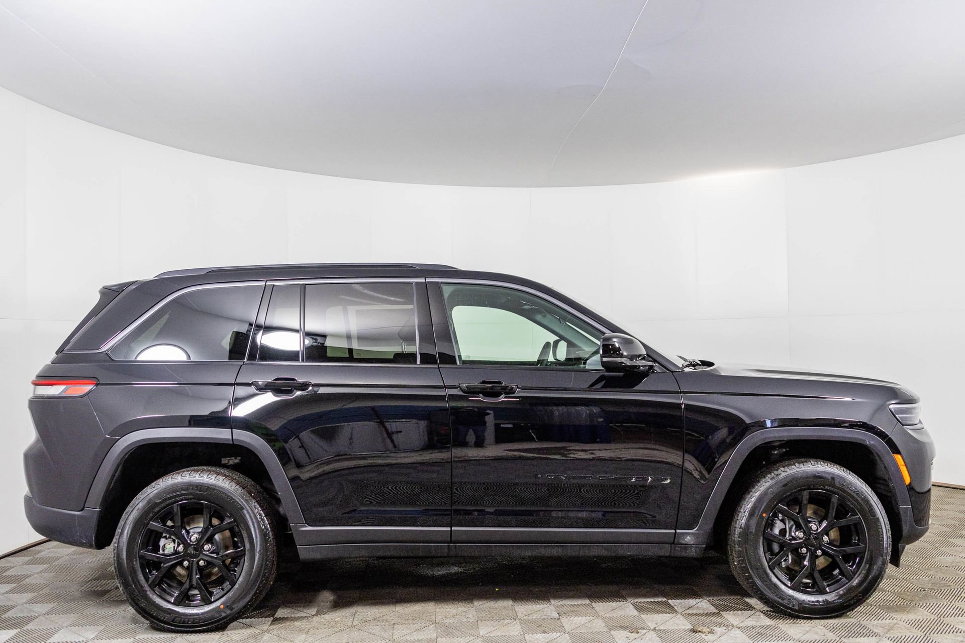 New 2026 Jeep Grand Cherokee Altitude image 16