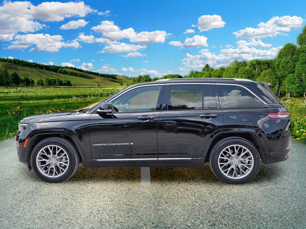 Used 2023 Jeep Grand Cherokee Summit w/ Luxury Tech Group V AWD/4WD image 3