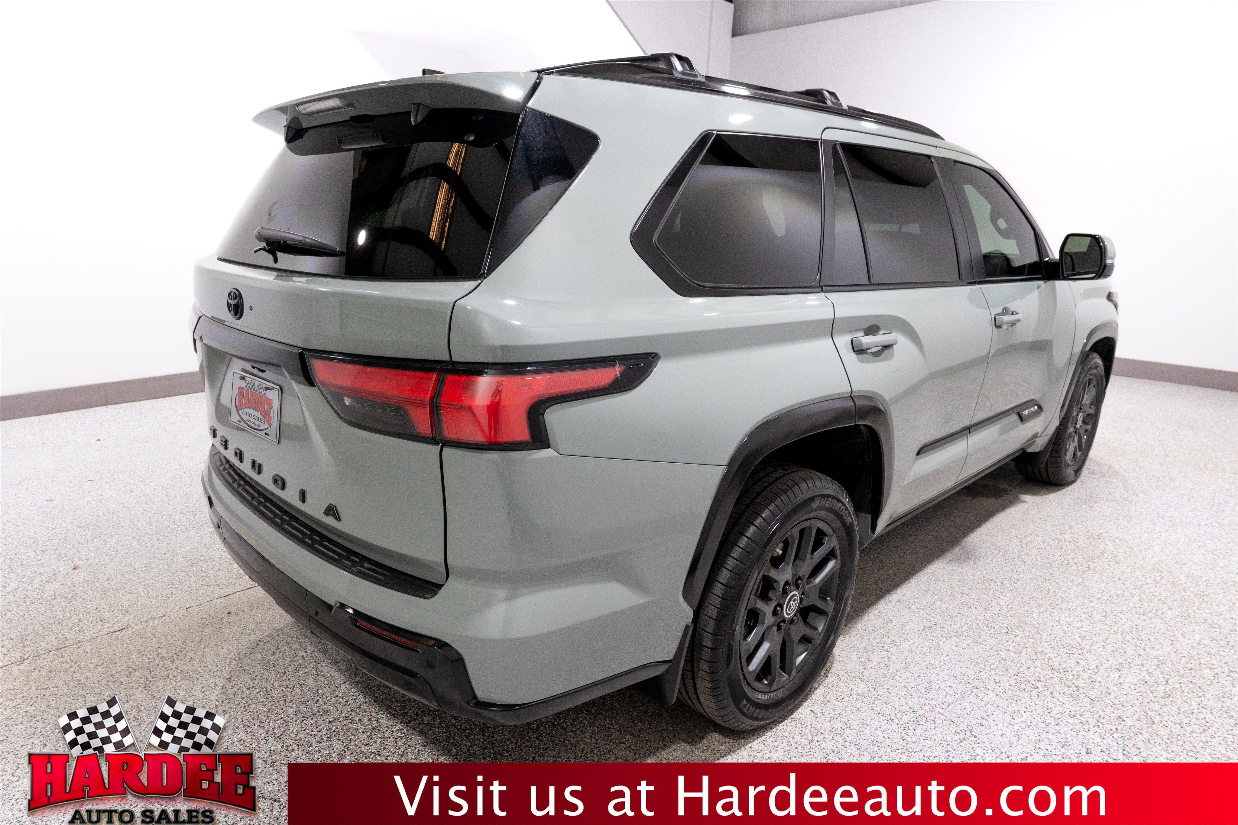 Used 2024 Toyota Sequoia Platinum AWD/4WD image 5