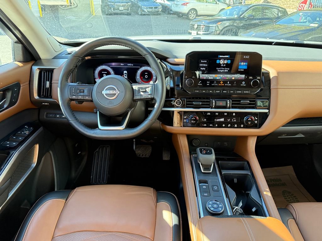 Used 2024 Nissan Pathfinder Platinum w/ Cargo Package AWD/4WD image 12