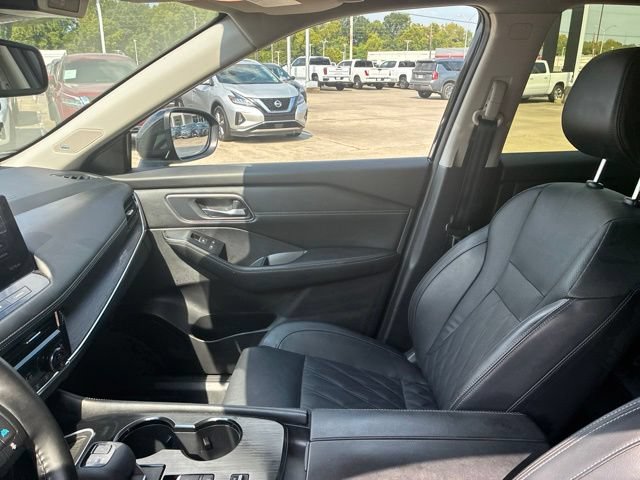 Used 2025 Nissan Rogue Platinum FWD image 16