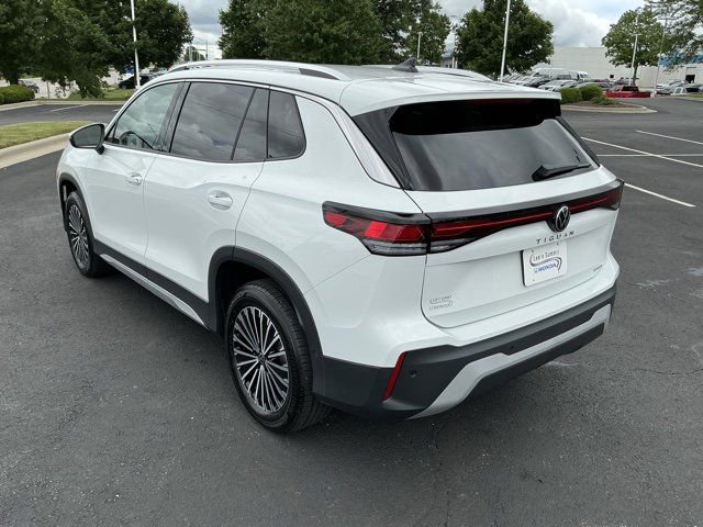 Used 2025 Volkswagen Tiguan S AWD/4WD image 7