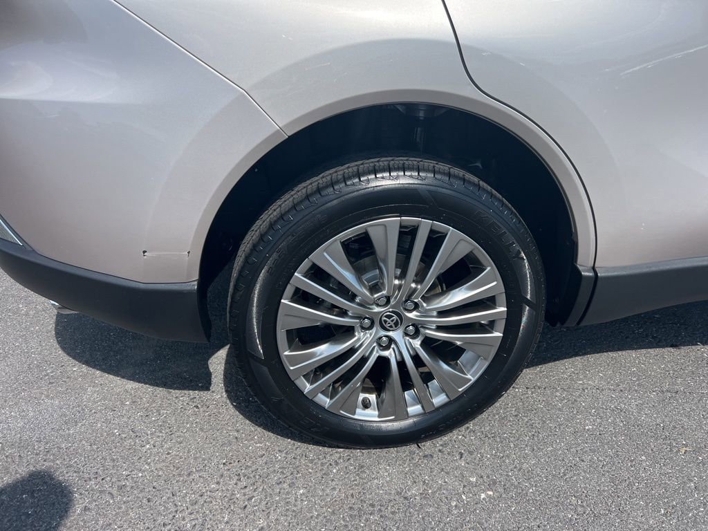 Used 2021 Toyota Venza Limited w/ Advanced Technology Package image 8