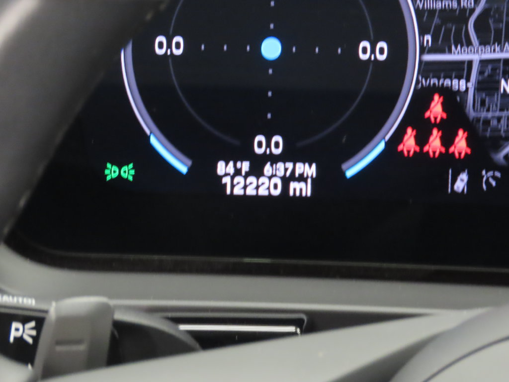 Certified 2025 Porsche Cayenne AWD/4WD image 18