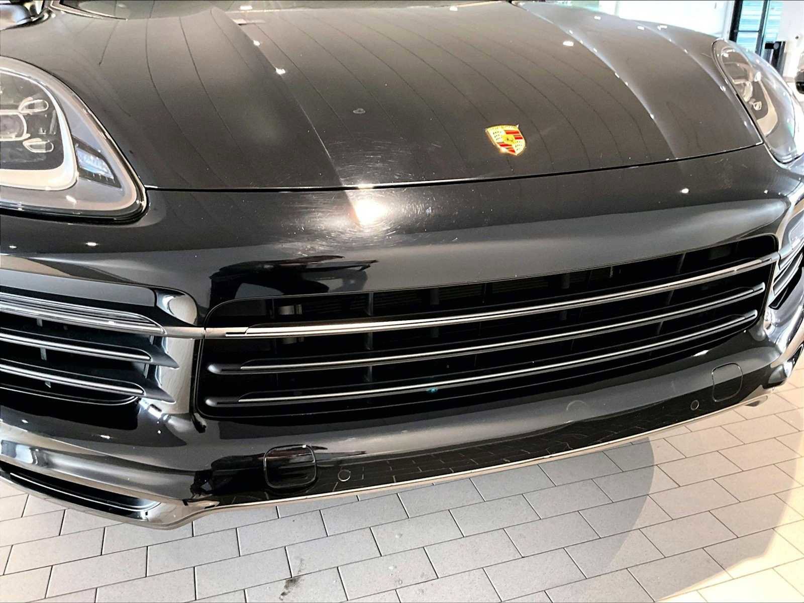Used 2023 Porsche Cayenne Platinum Edition image 32