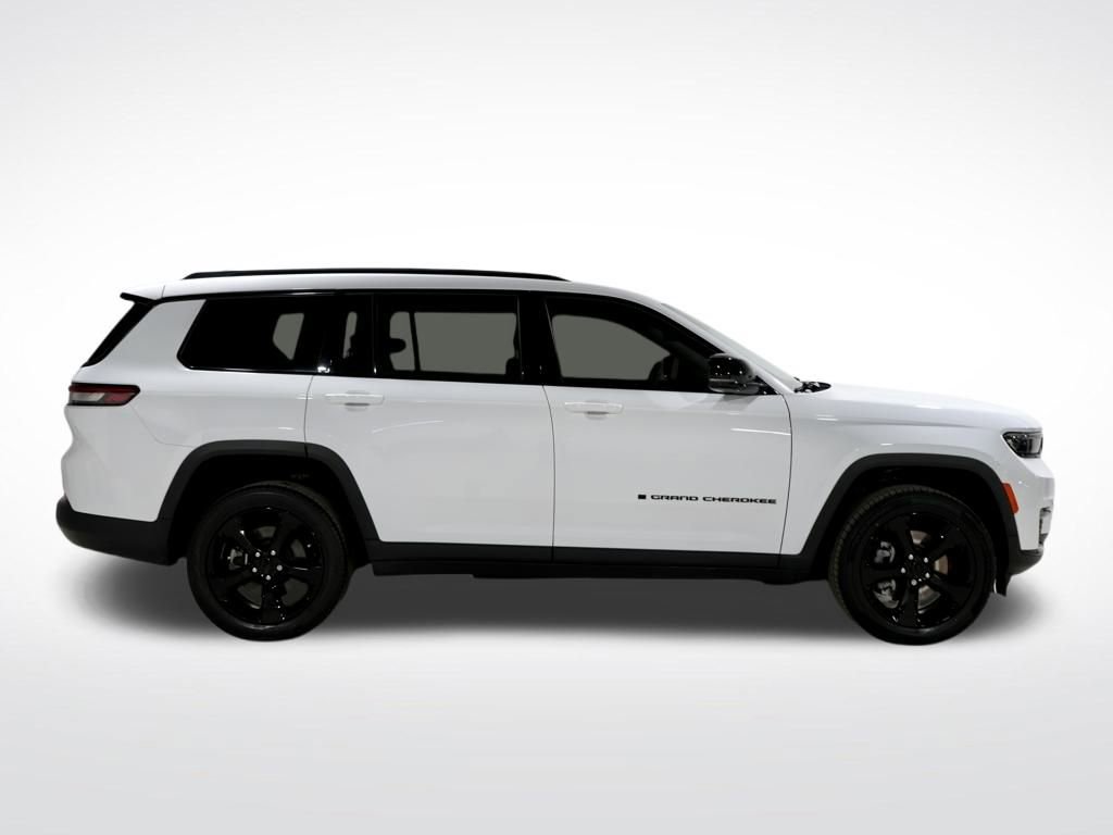 Used 2023 Jeep Grand Cherokee L Limited w/ Black Appearance Package image 10