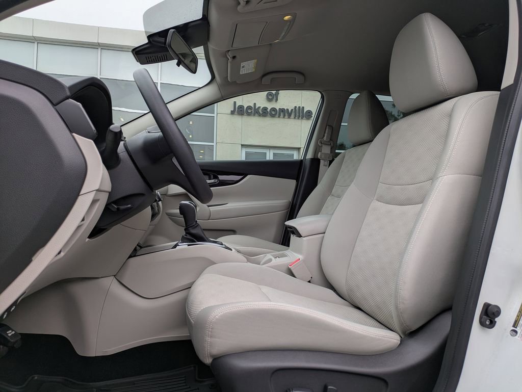 Used 2019 Nissan Rogue Sport SV image 2