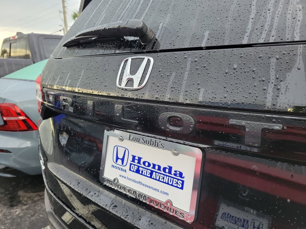 Used 2025 Honda Pilot Elite image 15