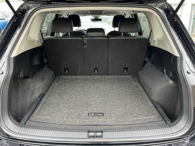 Used 2023 Volkswagen Tiguan SE AWD/4WD image 25