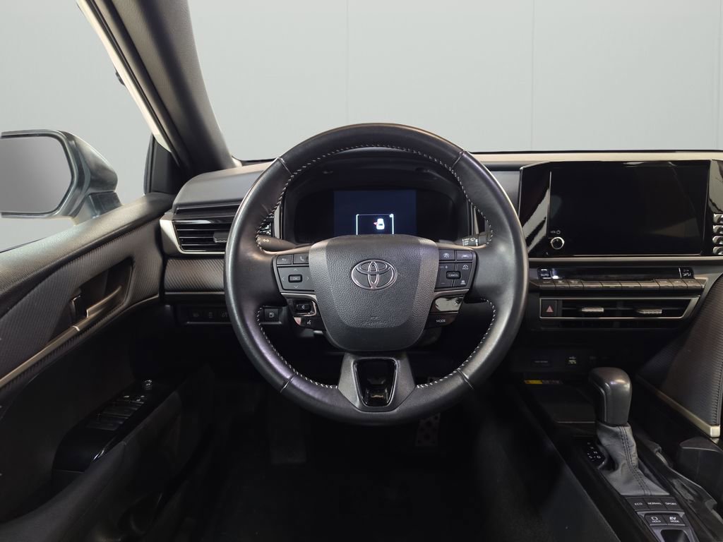 Used 2025 Toyota Camry SE FWD image 18