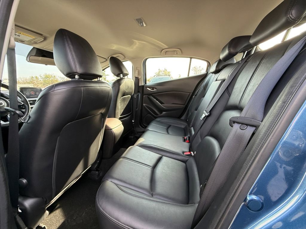 Used 2018 MAZDA MAZDA3 Touring image 23