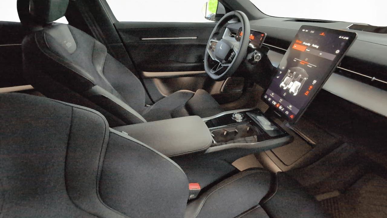 Used 2025 Polestar Polestar 3 image 13
