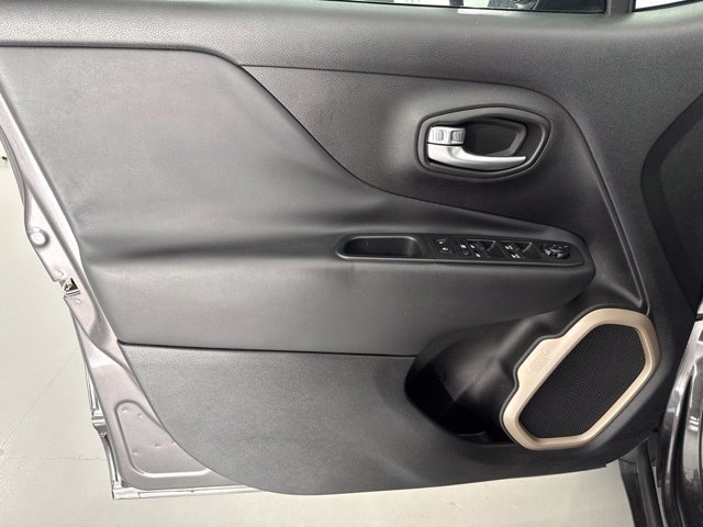 Used 2017 Jeep Renegade Limited FWD image 18