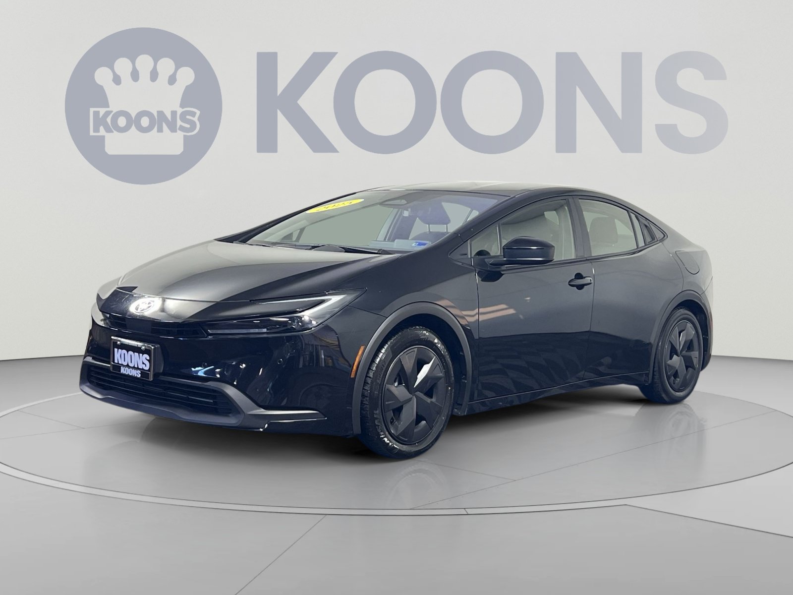 Used 2025 Toyota Prius LE FWD image 1