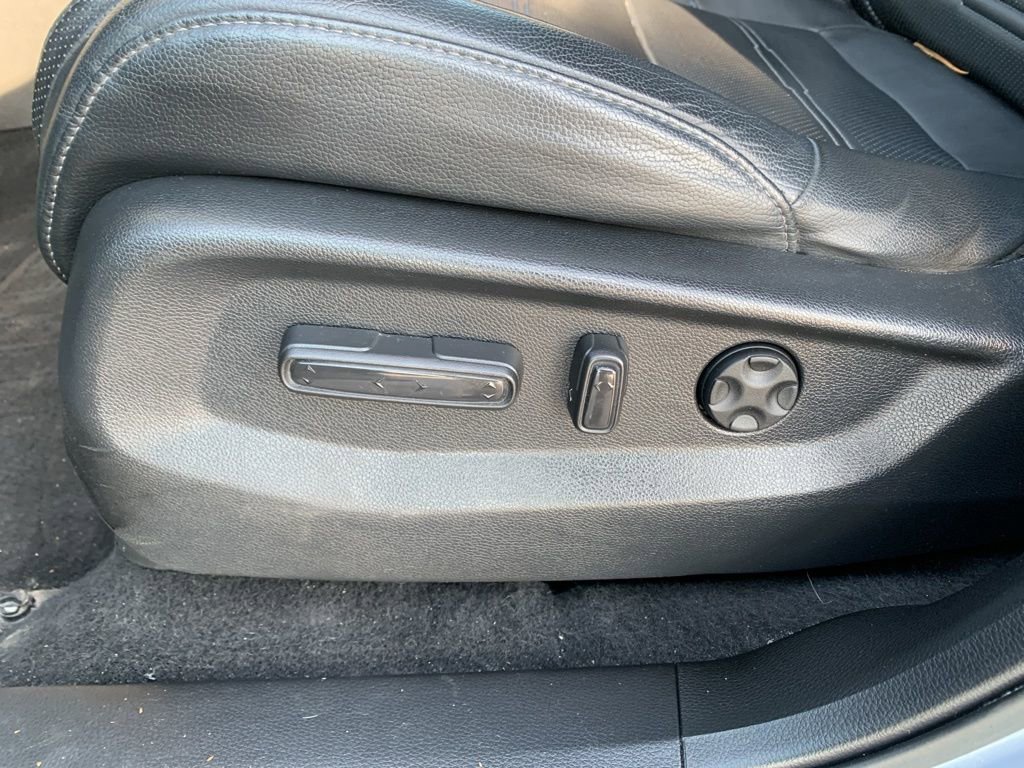 Used 2020 Honda CR-V Touring image 17