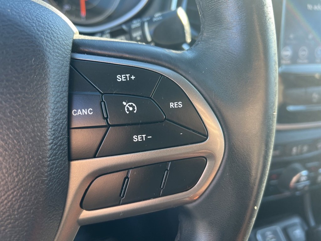 Certified 2019 Jeep Cherokee Overland image 25