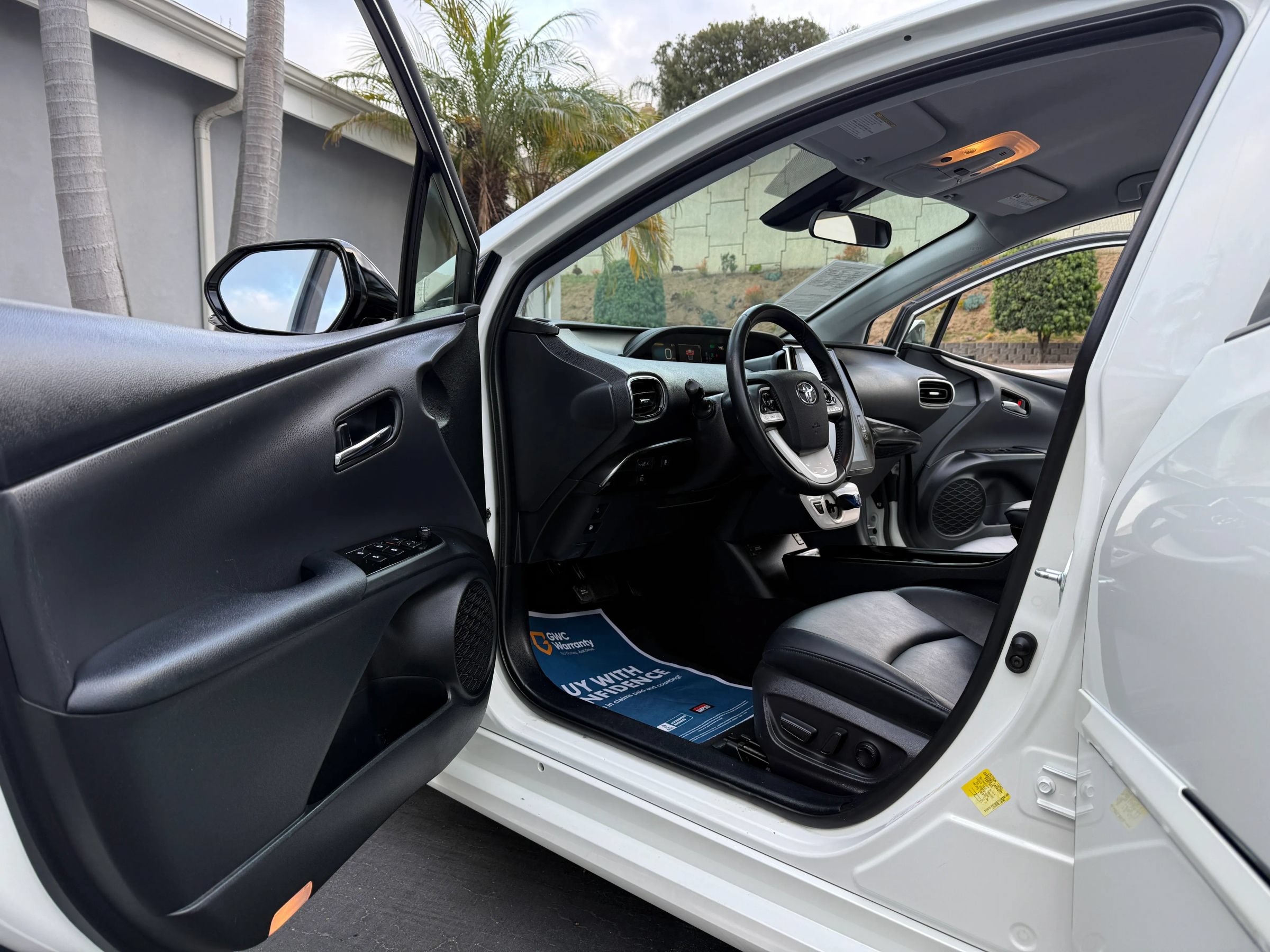 Used 2018 Toyota Prius Prime Premium w/ Carpet Mat Package FWD image 8