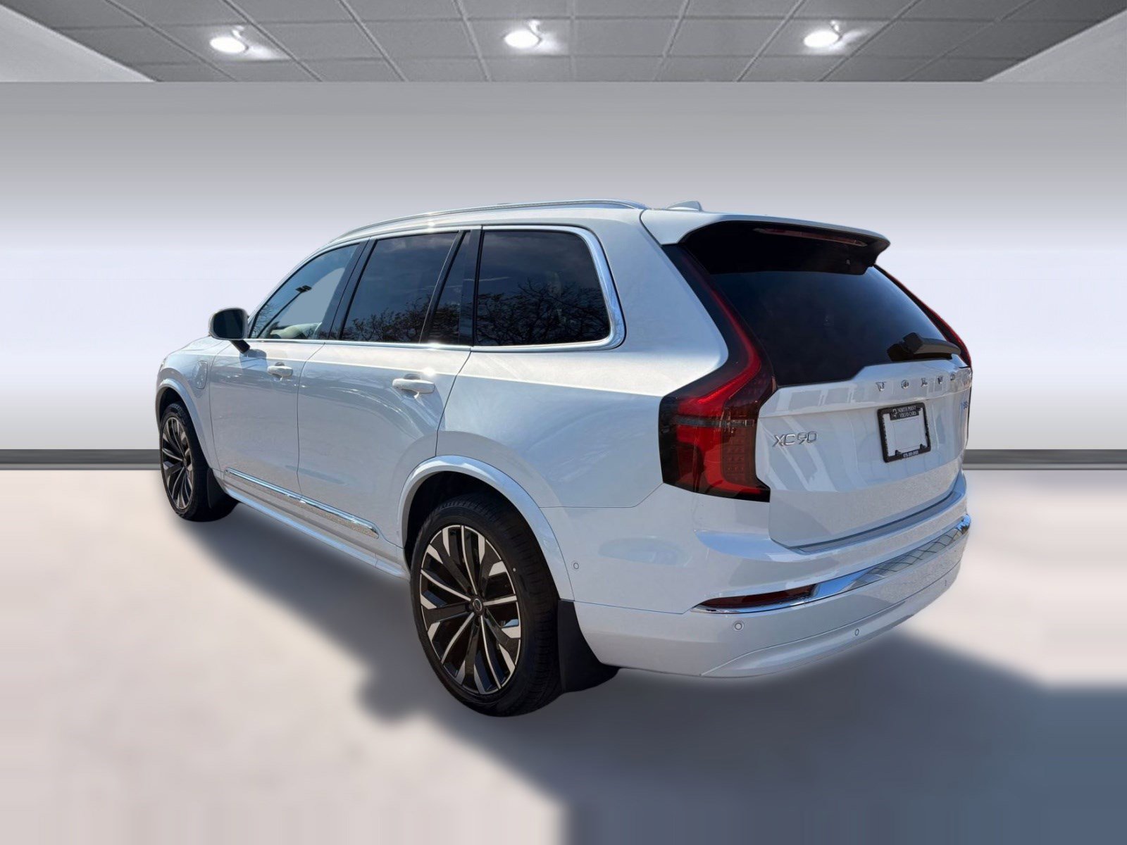 New 2026 Volvo XC90 T8 Plus w/ Protection Package image 3