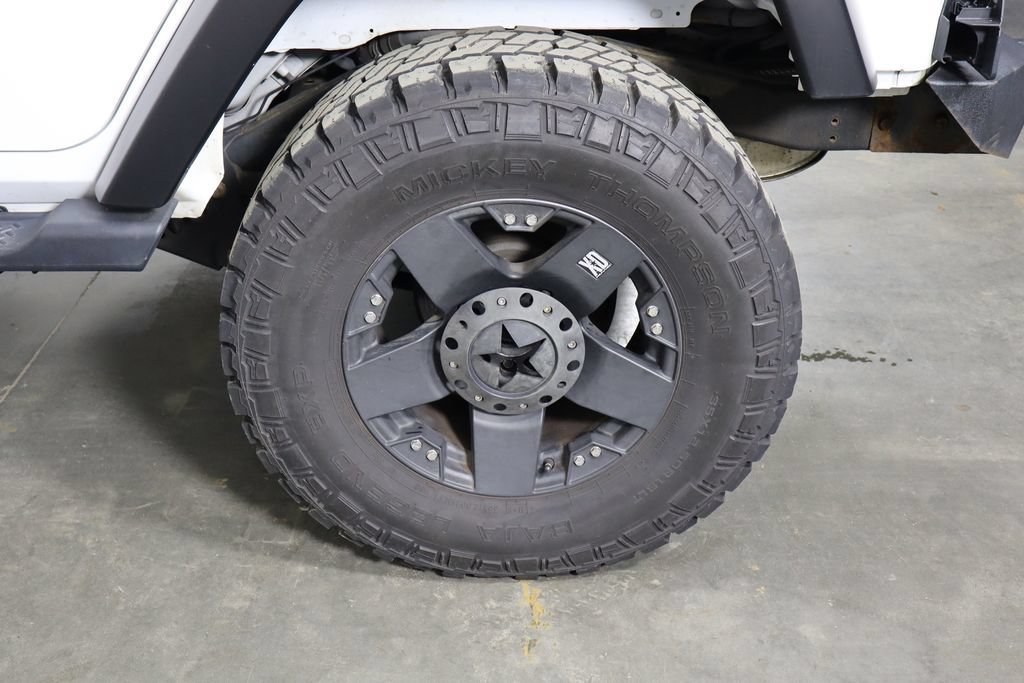 Used 2017 Jeep Wrangler Unlimited Rubicon w/ Connectivity Group AWD/4WD image 32