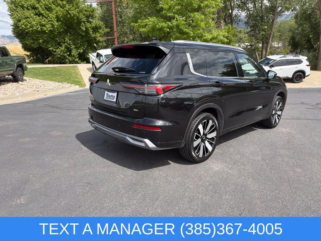 Used 2025 Mitsubishi Outlander SEL AWD/4WD image 3