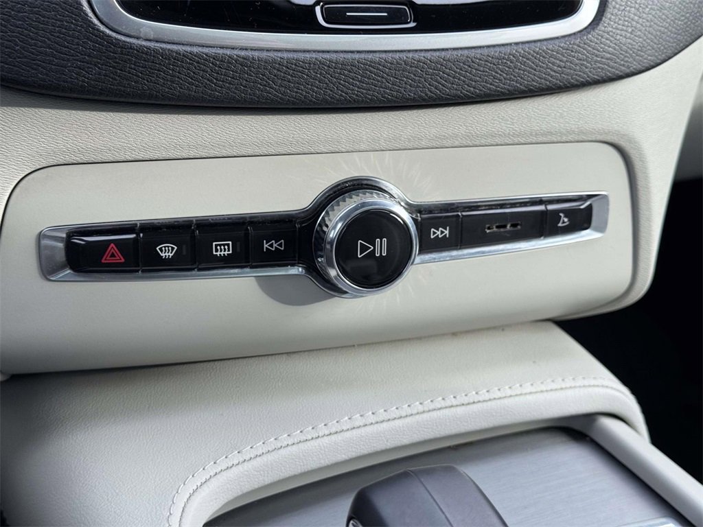 Certified 2024 Volvo XC90 B5 Core w/ Protection Package Premier image 28