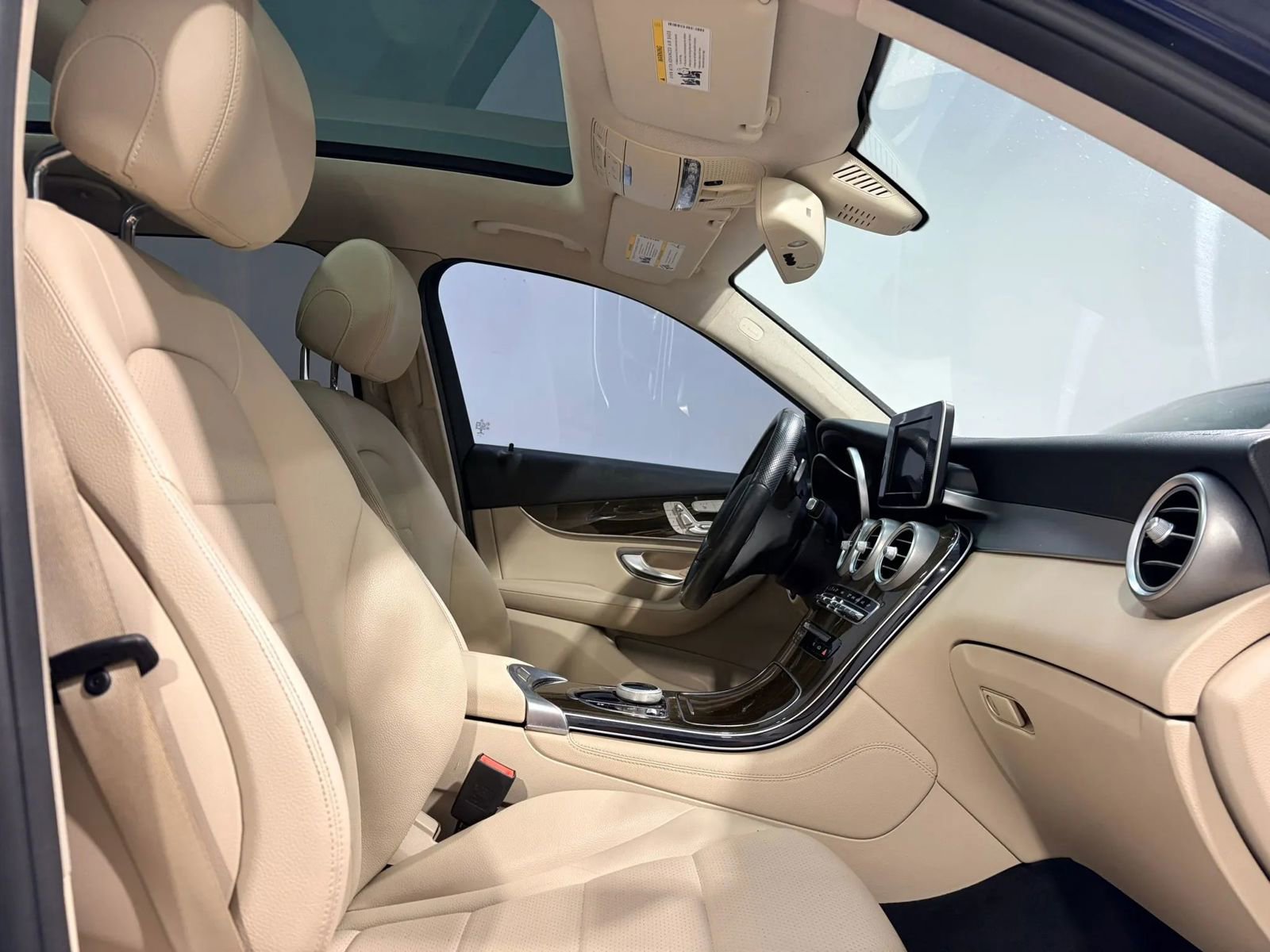 Used 2017 Mercedes-Benz GLC 300 4MATIC w/ Premium 1 Package image 4