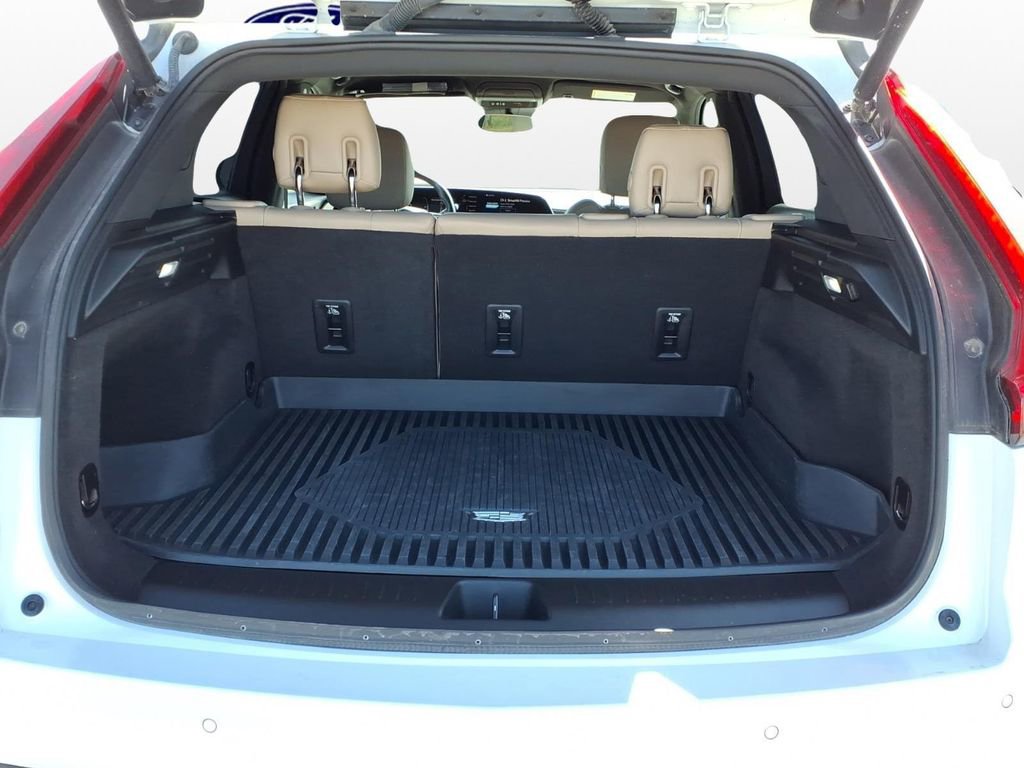 Used 2024 Cadillac XT4 Luxury w/ Cold Weather Package image 10