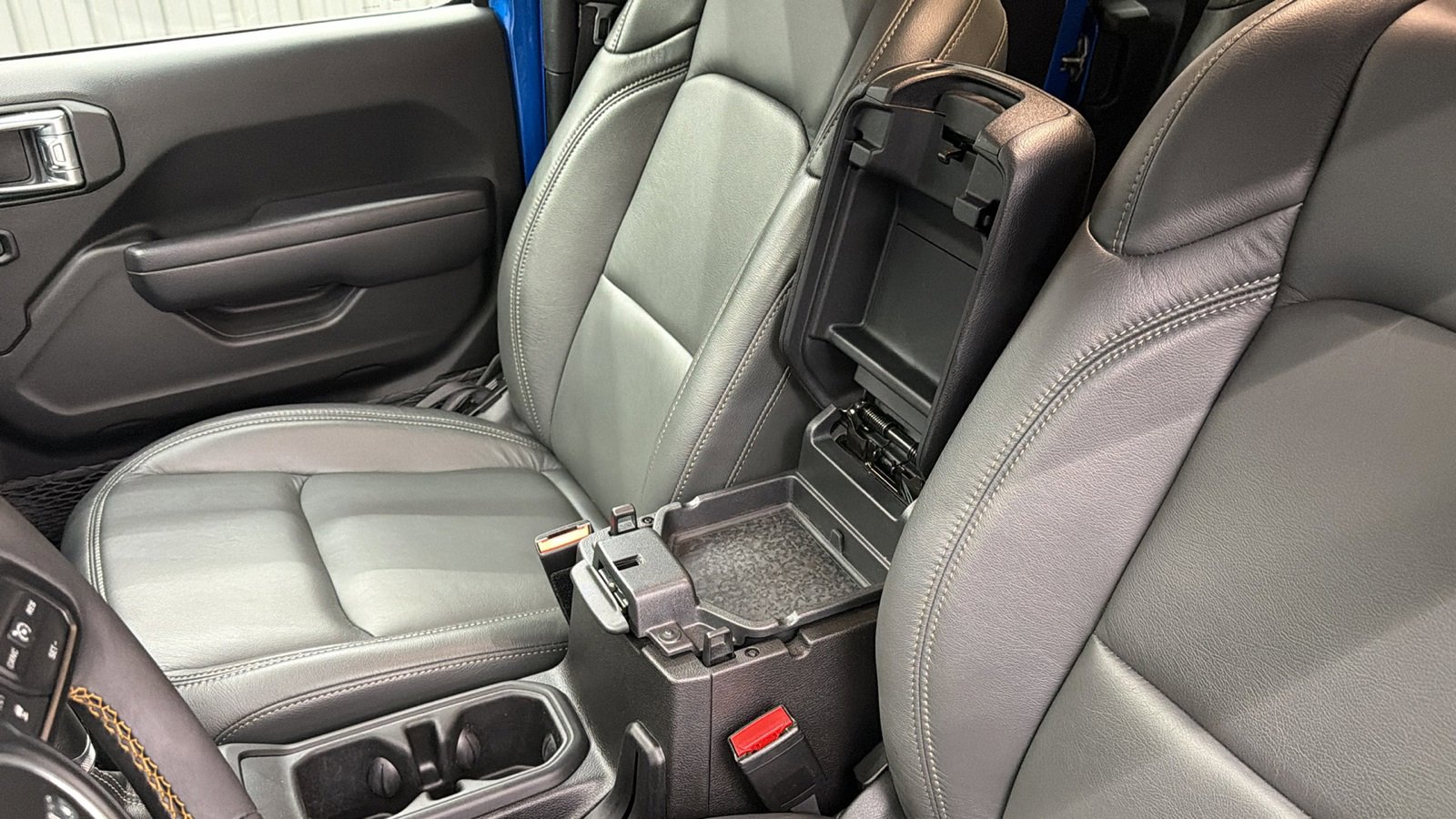 Used 2024 Jeep Wrangler Unlimited w/ Convenience Group image 28