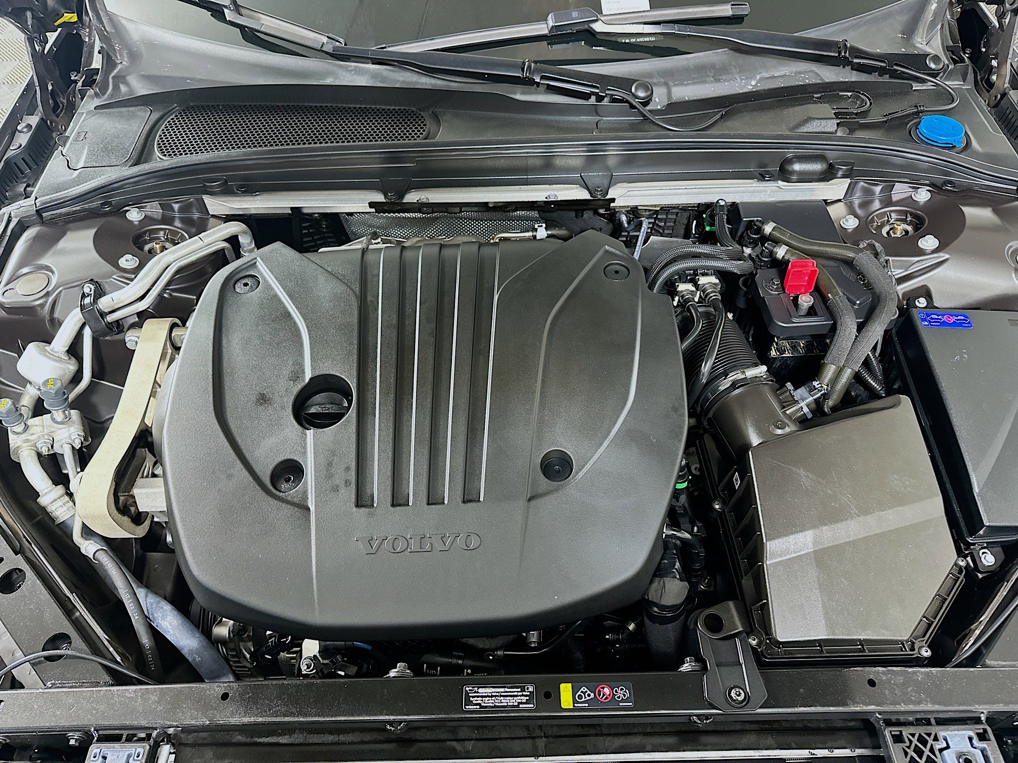 Used 2025 Volvo S60 B5 Core image 33