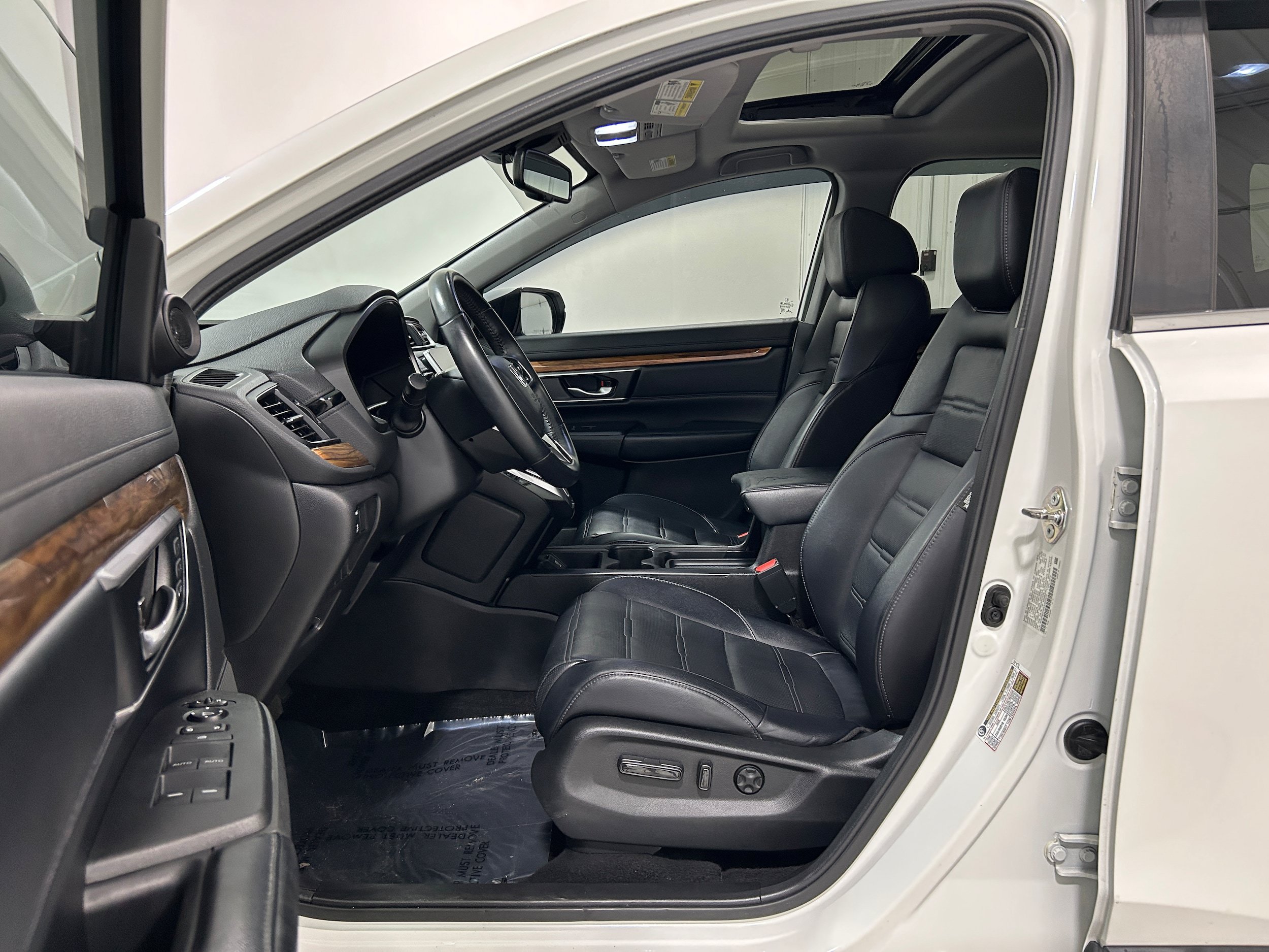 Used 2018 Honda CR-V Touring image 4