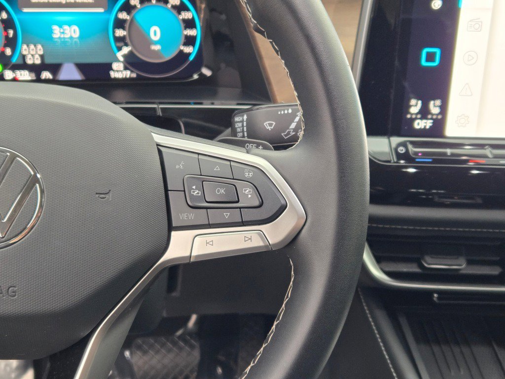 Used 2025 Volkswagen Atlas SE image 31