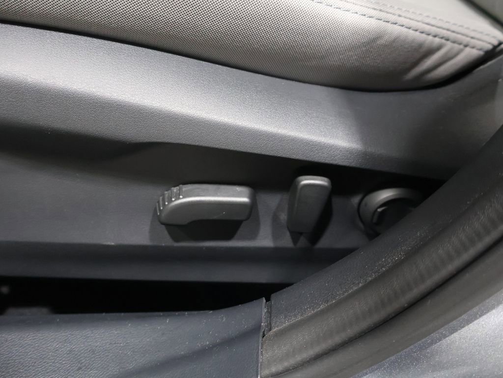 Used 2025 Subaru Legacy Premium image 11