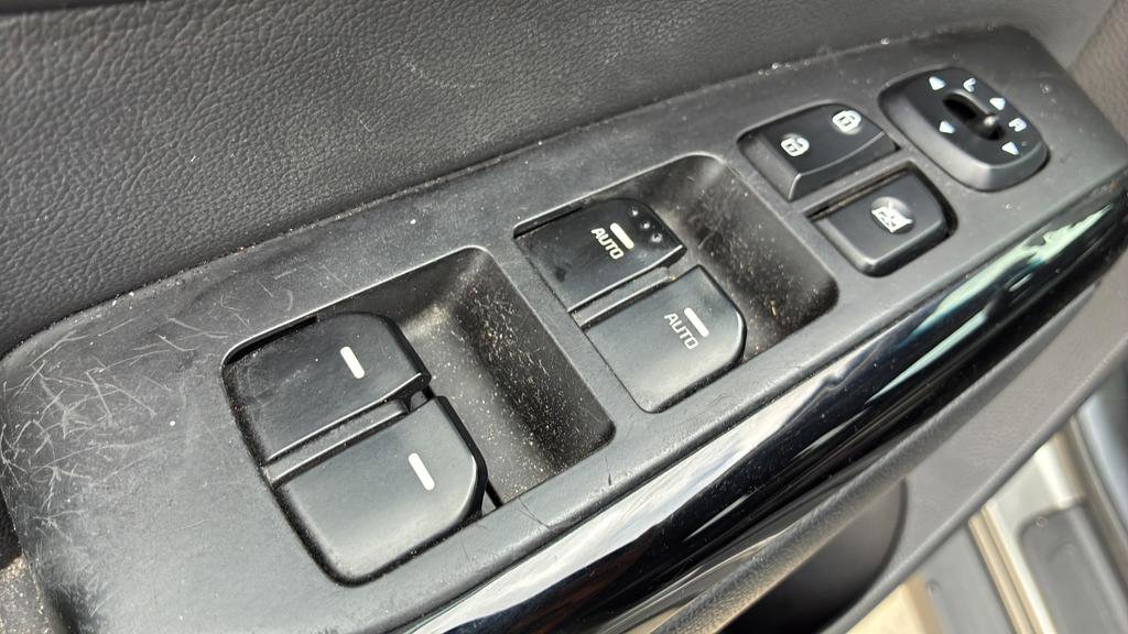 Used 2015 Kia Soul + w/ Primo Package FWD image 12