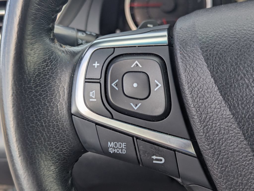 Used 2017 Toyota Camry SE w/ Moonroof Package FWD image 18
