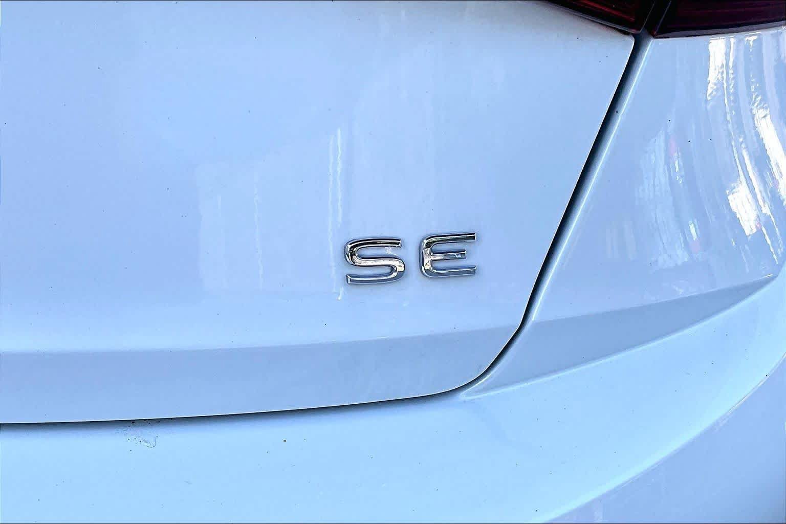 Used 2025 Volkswagen Jetta SE FWD image 9
