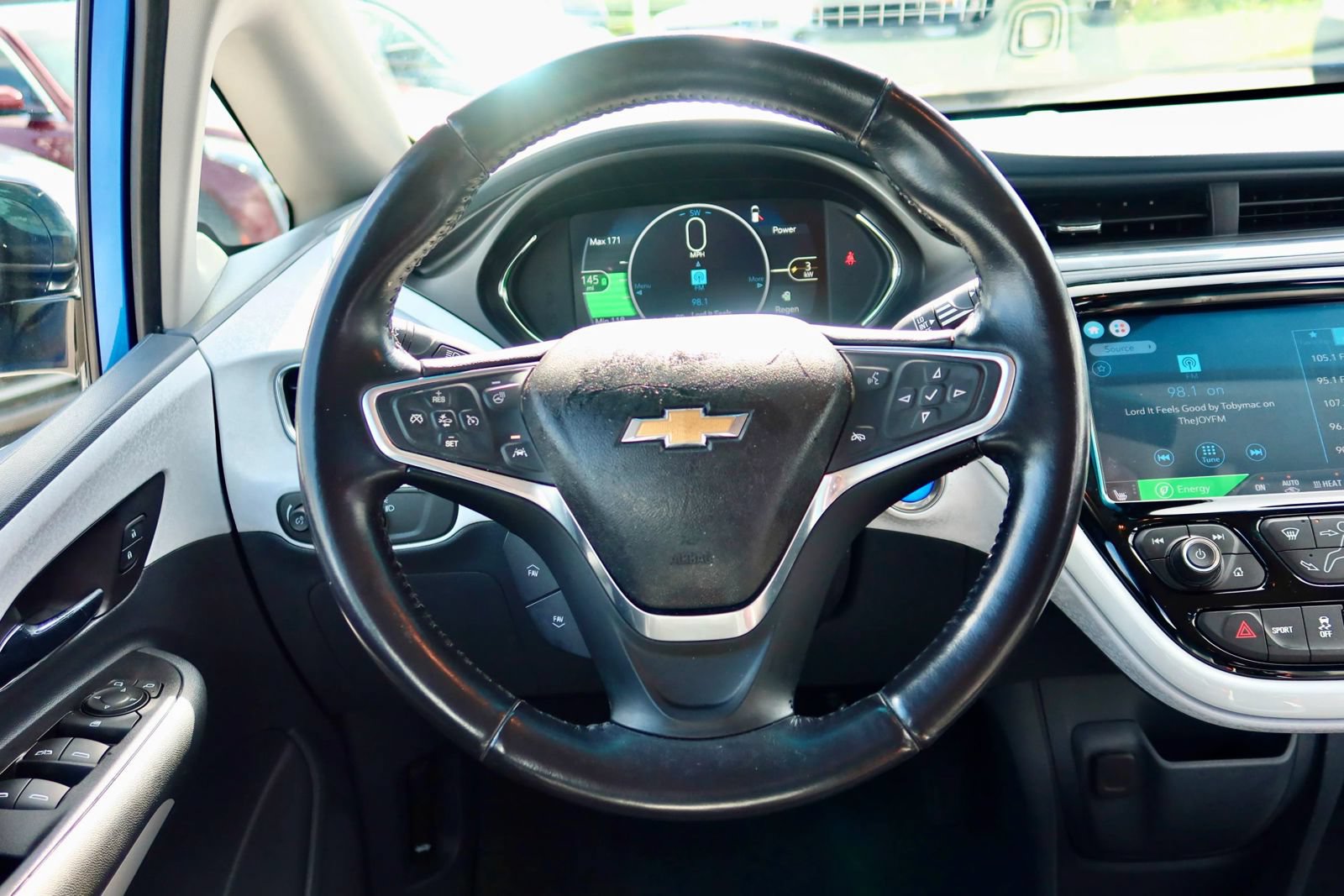 Used 2018 Chevrolet Bolt Premier w/ Driver Confidence II Package FWD image 9