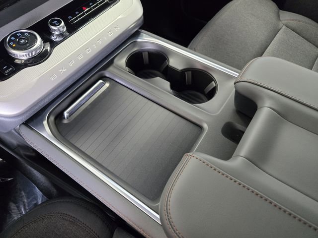 New 2025 Ford Expedition Active image 16