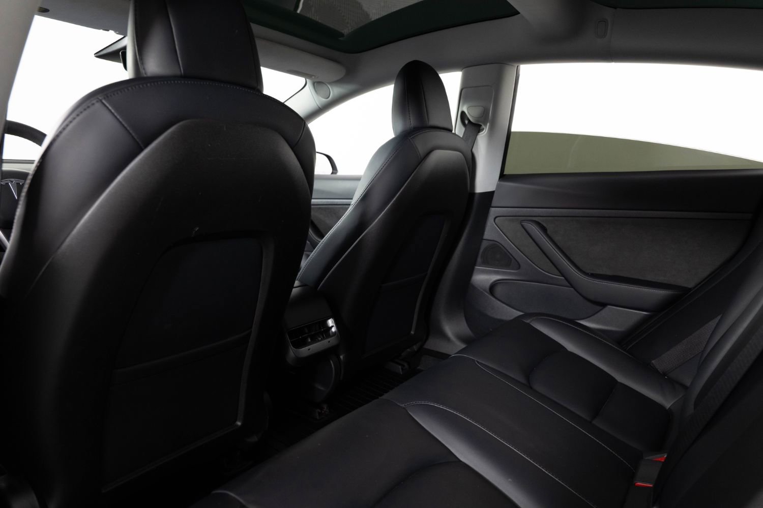 Used 2020 Tesla Model 3 Standard Range RWD image 19