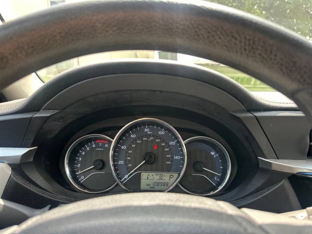Used 2014 Toyota Corolla LE FWD image 19