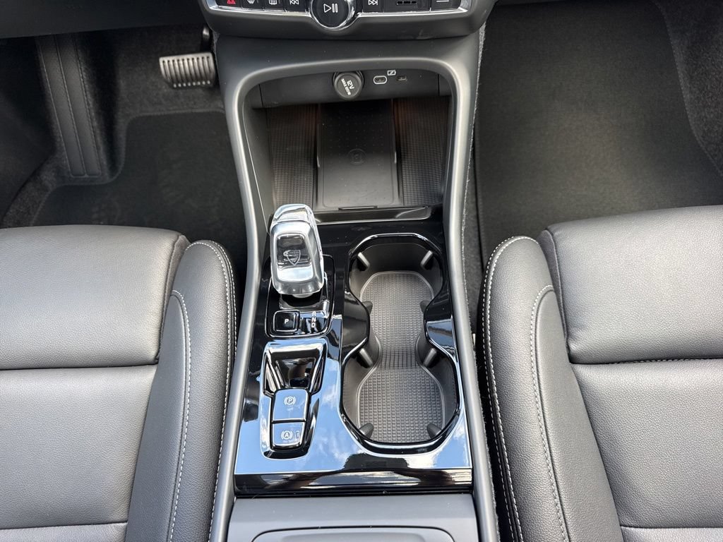 New 2026 Volvo XC40 B5 Plus w/ Climate Package AWD/4WD image 23